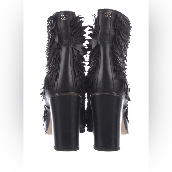 Chanel Booties Black Leather 2018 Fringe Leaf Round Toe Interlocking CC Unique - Picture 4 of 6